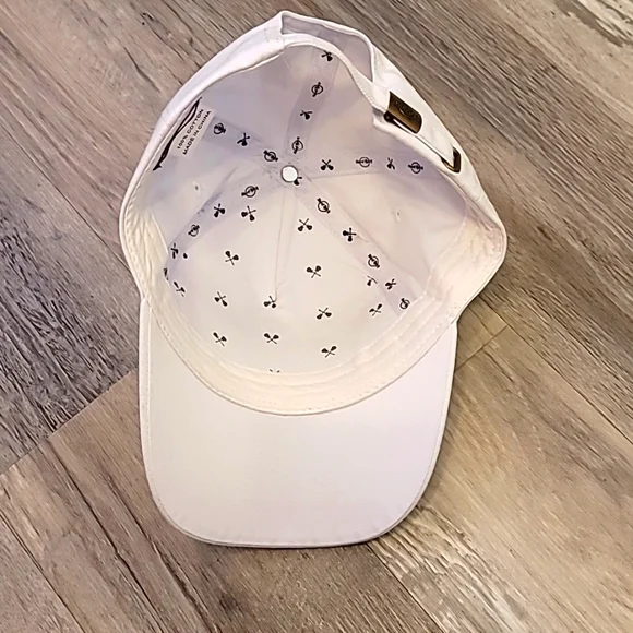 Hard Rock Honolulu White and Gold Cap - Picture 2 of 2